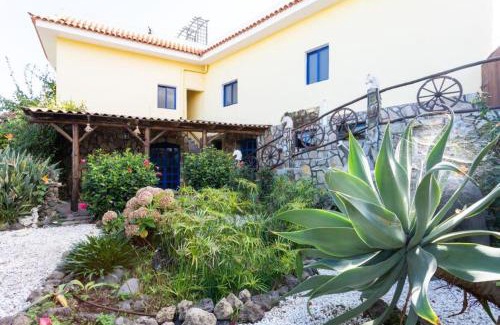 Santa Barbara Apartment | Tenerife CASA DE SANCHO PANSA apartment with terrace and garden 600m2 and ocean and Teide view