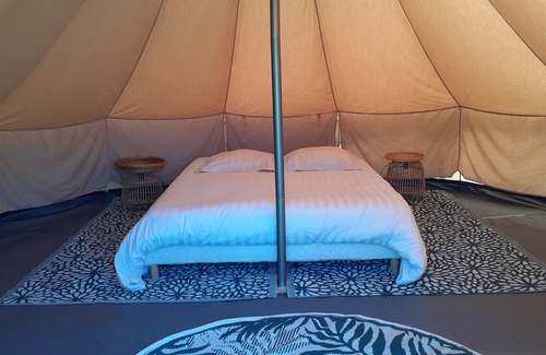 Parigne-lʼEveque RV Rental | Tente Glamping de Charme Autentic Jack Bell en Sarthe