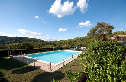 Gualdo Cattaneo Apartment | Tenuta di Forte Sorgnano | Farmhouse with pool