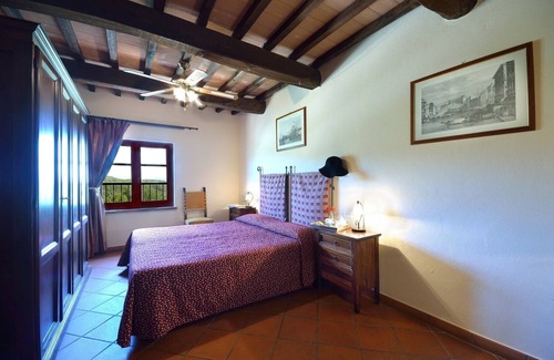 Gualdo Cattaneo Bed & Breakfast | Tenuta di Forte Sorgnano | Farmhouse with pool