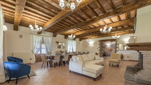 Valfabbrica Villa | TENUTA MONTIEPOLI 12&3, Emma Villas