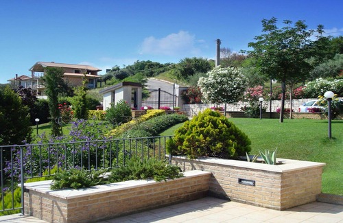 Tortoreto Apartment | Terra Madre Residence: sea view-garden-air conditioning-wifi internet