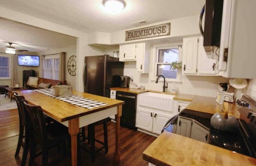 Chillicothe House | Terrace Farmhouse - Chillicothe, OH