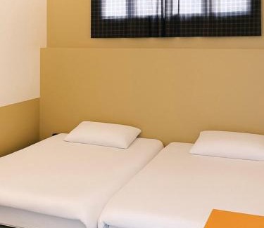 Seomyeon Villa | Terrace Rooftop Luggage Storage Spacious Two Rooms Beam Projector 4 Beds Jeonpo Seomyeon Busan Station