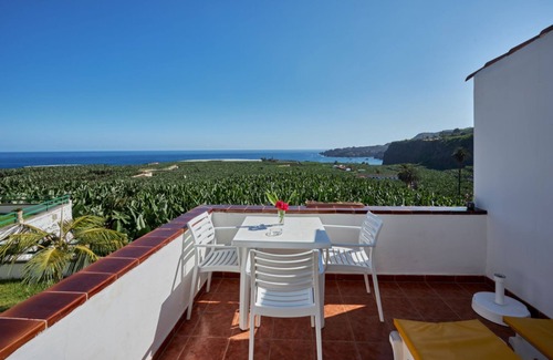 Icod de los Vinos Apartment | Terrazas Malpaís 3 Apartment inside of banana plantation with ocean view