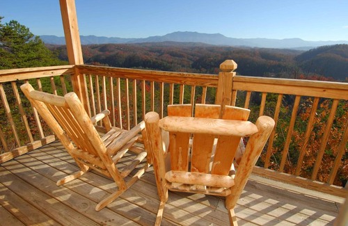 Gatlinburg - Pigeon Forge House | Terri's Treasure