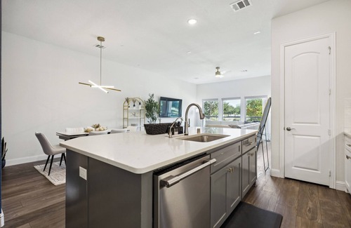 Farmers Branch House | Terrific 4BR Retreat - Prime DFW