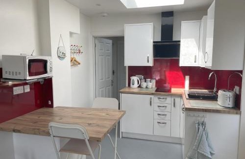 Ferndown Apartment | Terry's Cove - Dogs welcome