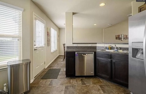 Austin Cottage | Tesla/Austin Airport Cottage