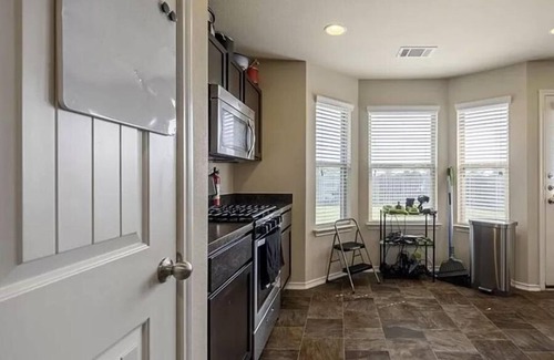 Austin Cottage | Tesla/Austin Airport Cottage