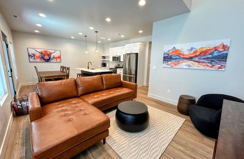 Driggs House | Teton Duo Side-by-Side Homes Hot Tub Walkable 6 Bedrooms Modern Luxury