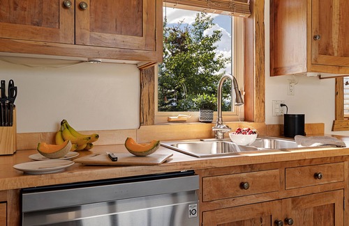 Victor House | Teton Escape on 10 Acres, sauna and swim spa with panoramic views!