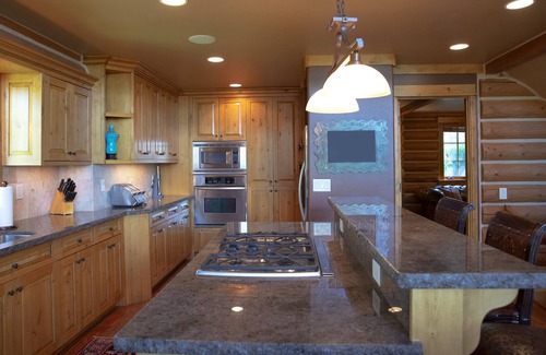Victor House | Teton Retreat Luxury Teton Springs Log Cabin. Forest Access, A/C, Hot Tub.