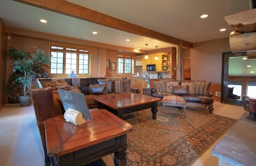 Victor House | Teton Retreat Luxury Teton Springs Log Cabin. Forest Access, A/C, Hot Tub.