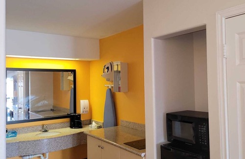 Raymondville Hotel | Texas Inn & Suites Raymondville