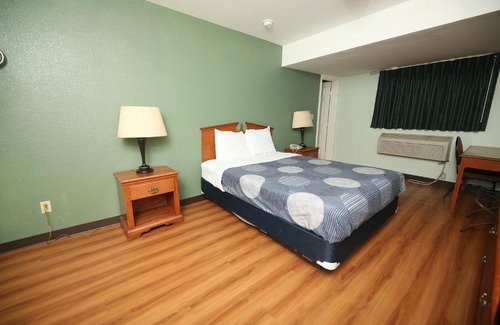 Waxahachie Hotel | Texas Inn Waxahachie