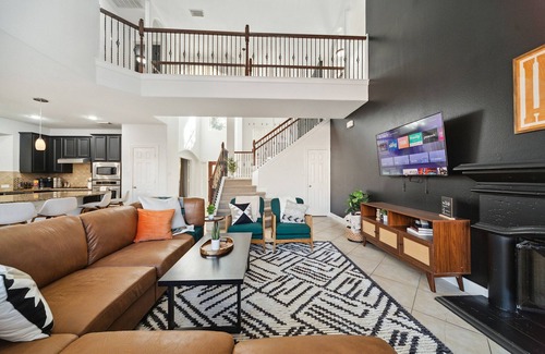 Klein House | Texas Themed Modern Spacious Getaway w/Hot Tub & Games - PETS - Mid Term Stays