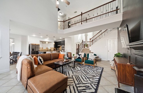 Klein House | Texas Themed Modern Spacious Getaway w/Hot Tub & Games - PETS - Mid Term Stays