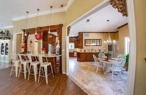 Brookston House | Texas Vacation Home with Infrared Sauna