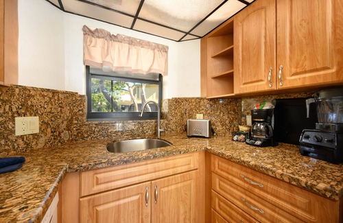 Marathon Villa | TF Pool Beach Kitchen Sleep 6, Hot Tub W&D Marina WiFi Parking