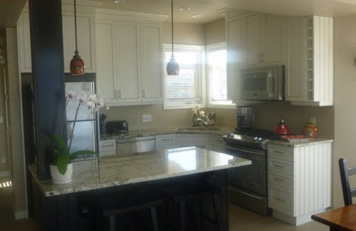 Central Okanagan House | TH5 - Gorgeous Remodelled Beachfront Townhouse