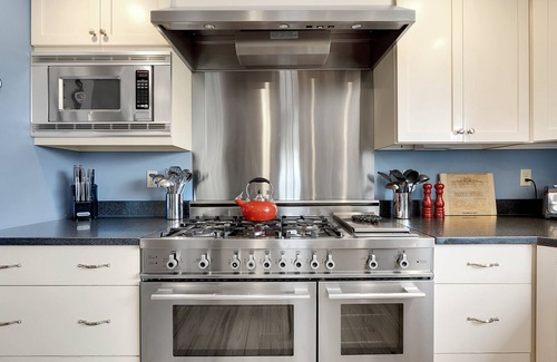 Bethel House | Thaddeus Twitchell House - In-Ground pool, Hot tub, Skiing, Golf, Hiking & More!