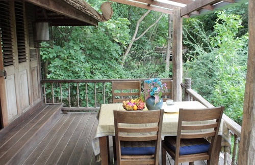 Hang Dong House | Thai Teak House Garden Homestay