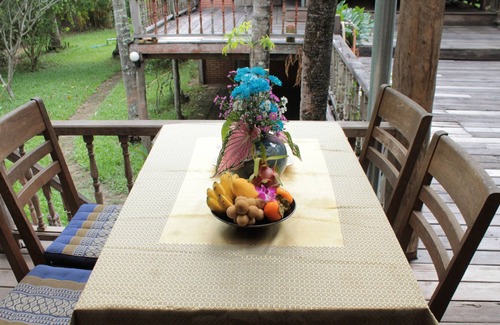 Hang Dong House | Thai Teak House Garden Homestay