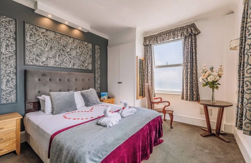 Westcliff-on-Sea Hotel | Thames Estuary Getaway: Experience Tranquil Views | Close to Palace Theatre