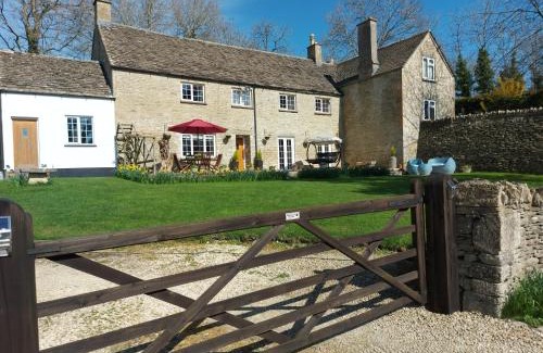 Cirencester House | Thames Head Wharf - Historic Cotswold Cottage with Stunning Countryside Views