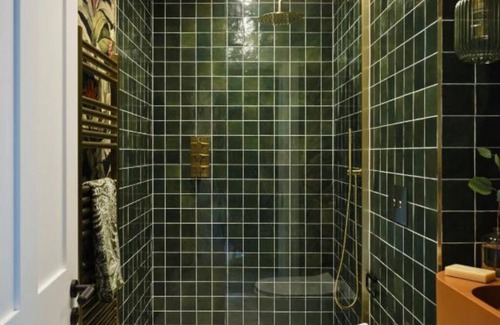 Wraysbury Apartment | Thames Mansion: A Serene Riverside Escape