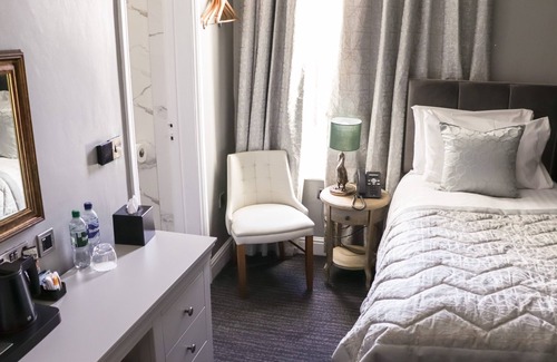 Bray on Thames Hotel | Thames Riviera Hotel, Sure Hotel Collection by Best Western