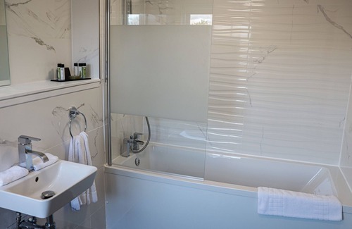 Bray on Thames Hotel | Thames Riviera Hotel, Sure Hotel Collection by Best Western
