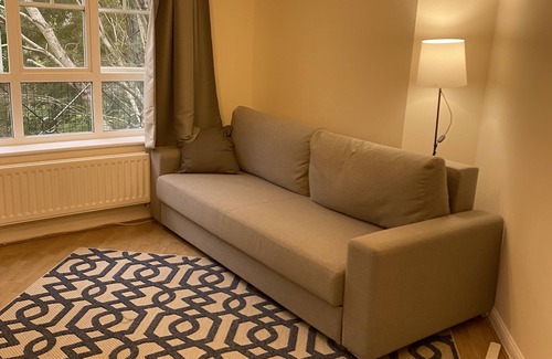 Thamesmead Apartment | THAMES VIEW APARTMENT