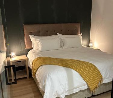 Greater Johannesburg Metropolitan Area Apartment | Thando's Luxury Stays at Ellipse, Waterfall