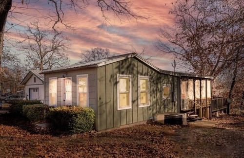 Tia Juana Cabin | That Dam Cabin - Outdoor Living - Hot Tub, 65” TV, & Blackstone Griddle!