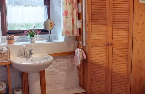 Dulverton Cottage | Thatched Cottage – Ideal for Romantic Breaks, Couples & Small Families.