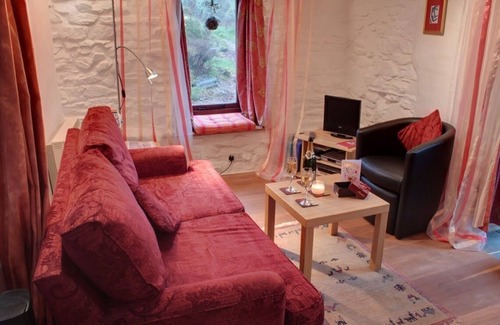 Dulverton Cottage | Thatched Cottage – Ideal for Romantic Breaks, Couples & Small Families.