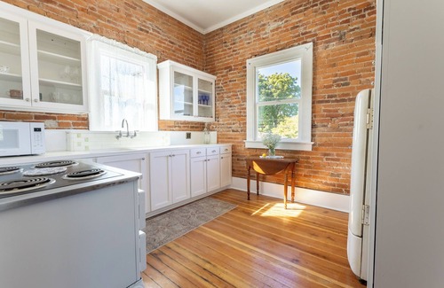 Newberg Apartment | The 1888 Building - Historic 1-Bedroom Loft Experience in Downtown Newberg