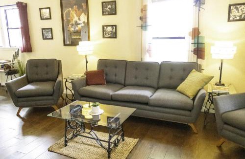 Russellville Apartment | The 1950s Retro Riverside Cottage