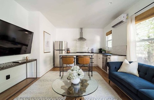 Uptown Apartment | The 23rd Avenue Retreat - Walk to Shops & Cafes