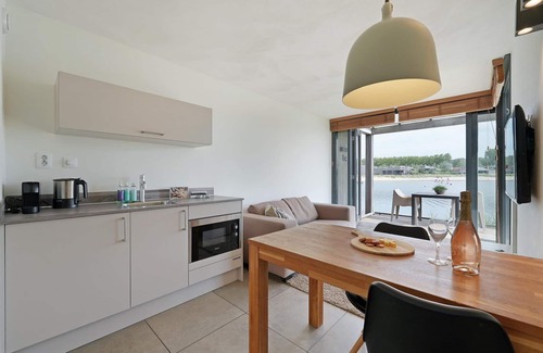 Ouddorp Hotel | The 4-person Studio consists of two 2-person studios, connected on the ground floor with an adjoining door, Featuring terraces with views of both the landside and the water.