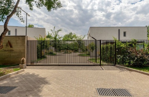 Mendoza House | The Acacia Village: Charming Lodge 5