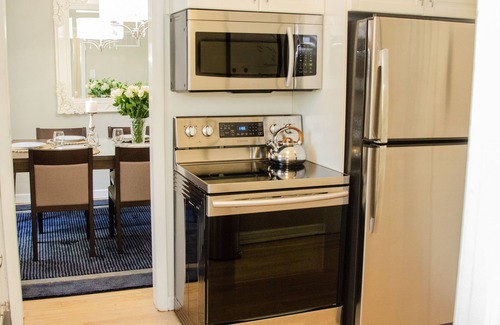 Winnipeg House | The Academy - 5 beds, big TV’s, comfy beds, parking