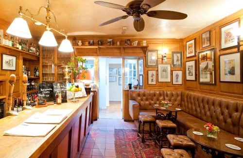Evershot Hotel | The Acorn Inn