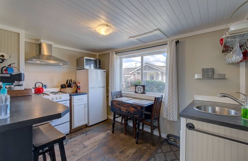 Long Beach Apartment | The Akari Bungalow #5