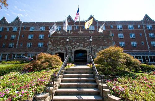 Summit Hotel | The Albion Summit