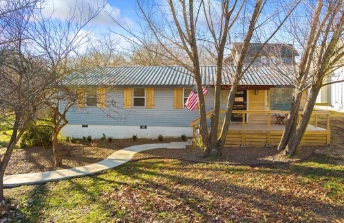 Downtown House | The All American - Bike in and out! - 1 mile to DT Bentonville