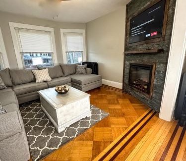 Albany Apartment | The Allen House - 3 Bedroom - 2 Full Bath - Private Gorgeous Apartment - Sleeps 8