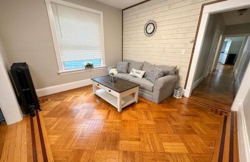 Albany Apartment | The Allen House - 3 Bedroom - 2 Full Bath - Private Gorgeous Apartment - Sleeps 8